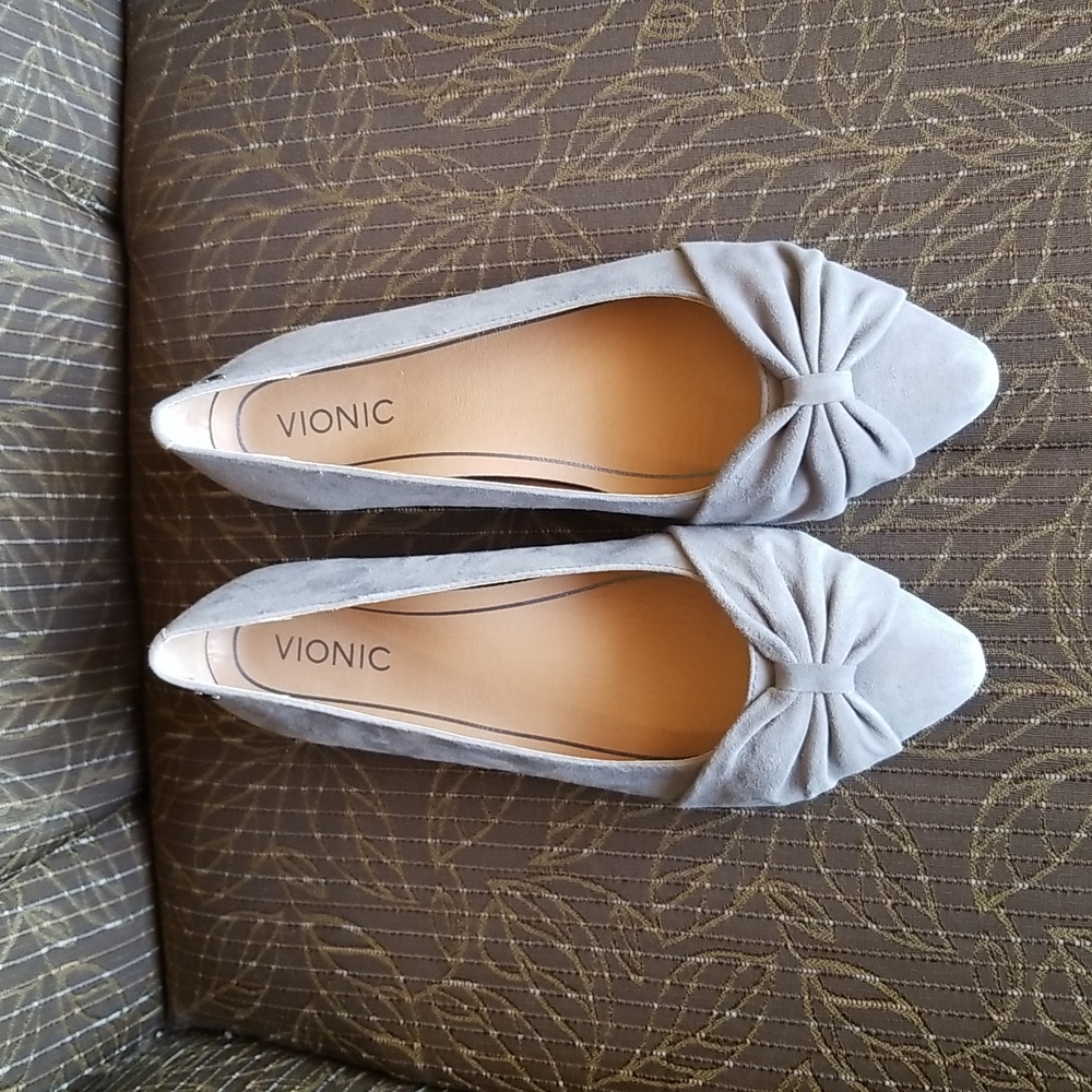 Vionic Women's Gray Suede Flats